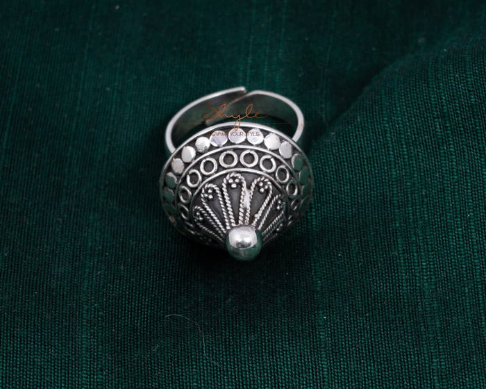Mizoya Pyramid Ring