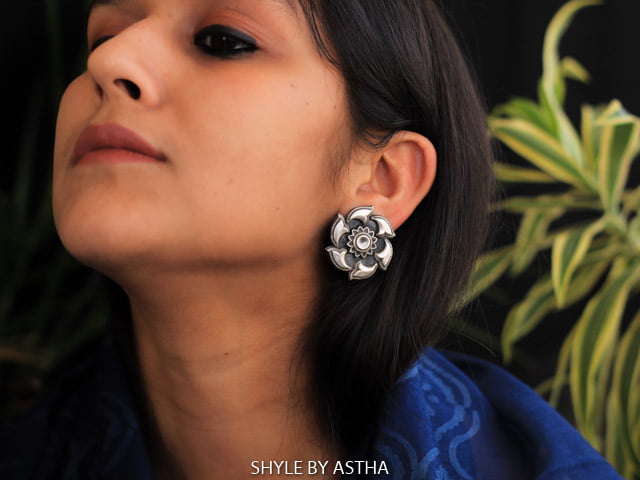 Moh Chakra studs