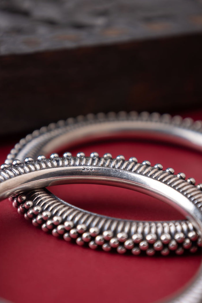 Tattva Ball Cluster Timeless Bangle