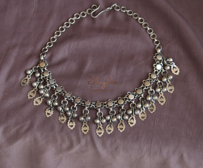 Tattva Carved Leaf drop ghugri Classic Two Way Choker