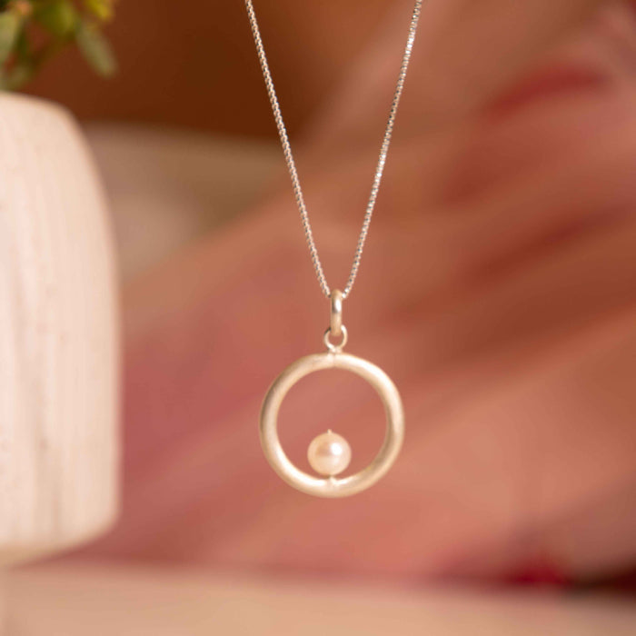 Adya Halo Pearl Necklace