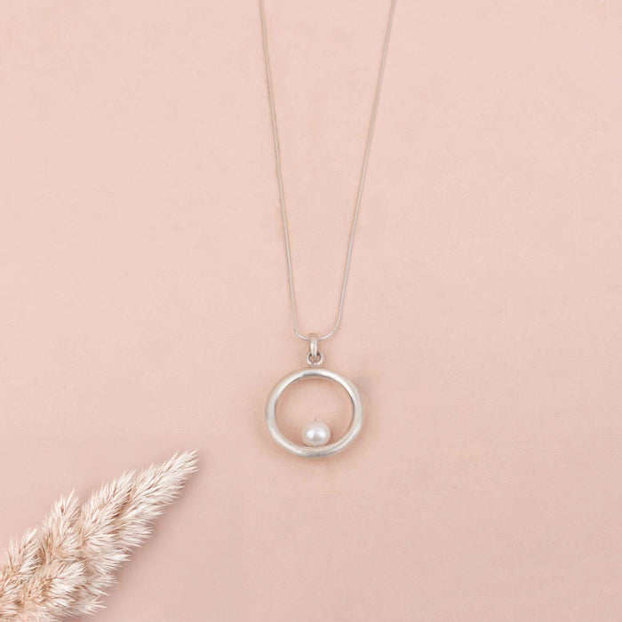 Adya Halo Pearl Necklace
