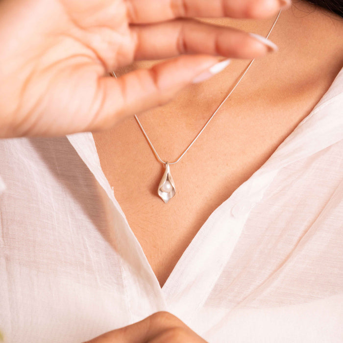 Adya Pearl Embrace Necklace Set