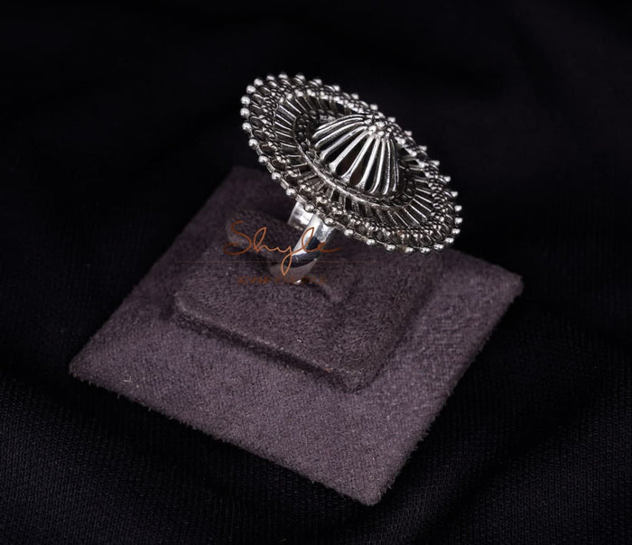 Anvaya Fine Carved Embossed Ring