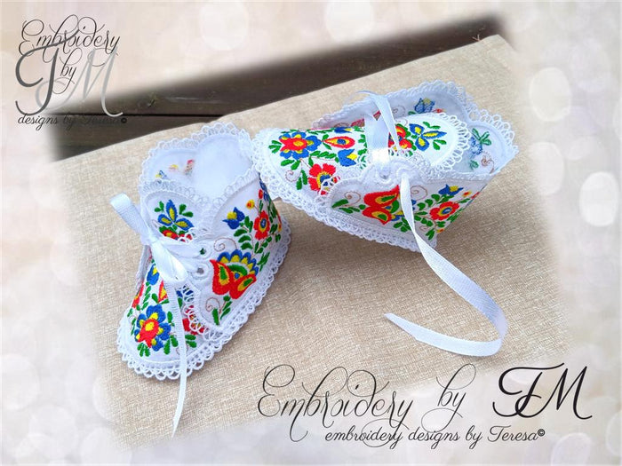 Baby Booties No.57 -folklore motifs from Slovacko region / FSL+fabric