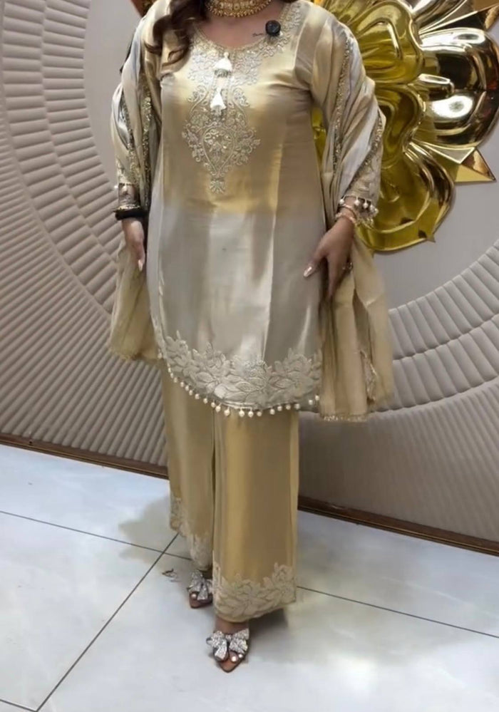 Chic Comfort Modern Ethnic Style Statement