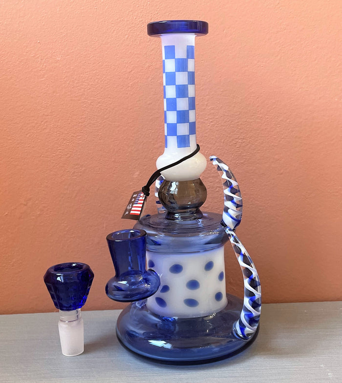 Collectible Beautiful 7.5" Thick Glass Rig with 4 Horns American Glass