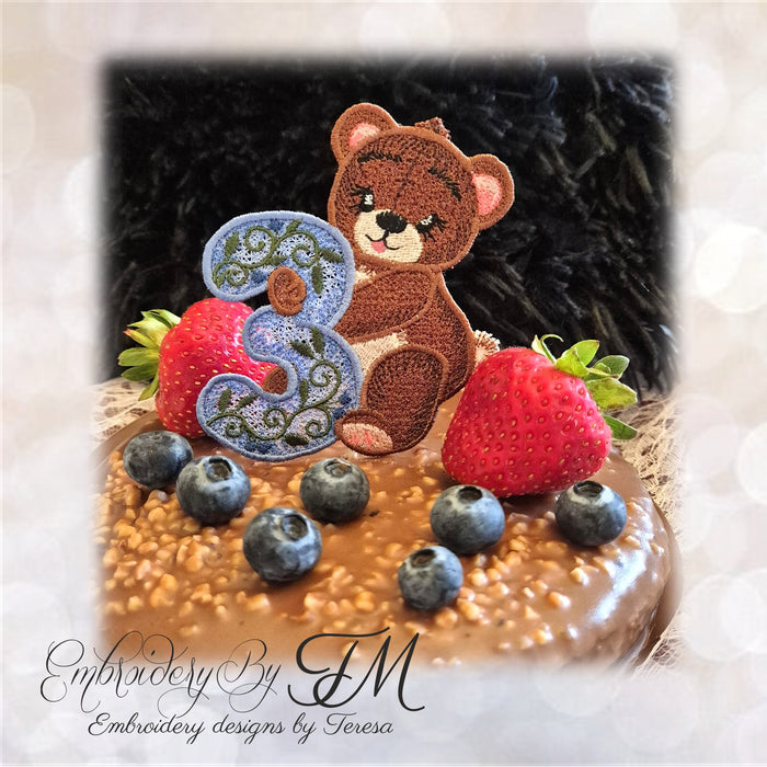 Cute bear No.3 / two variations/4x4 hoop