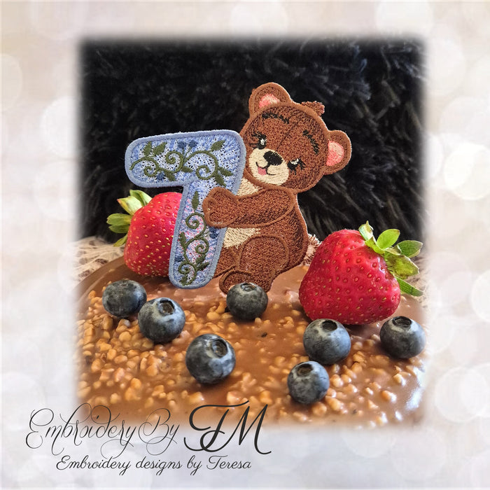 Cute bear No.7 / two variations/4x4 hoop