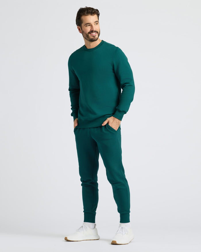 Man wearing Deep Emerald Pullover Fleece Crew & Jogger 2-Pack.