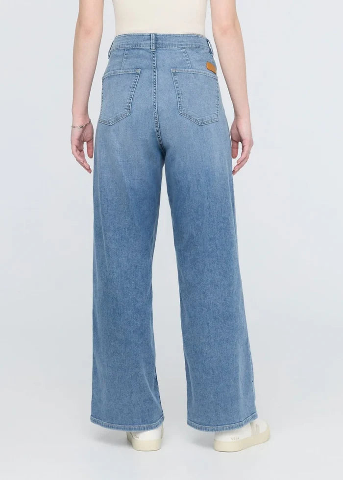 DU/ER PERFORMANCE DENIM PLEAT