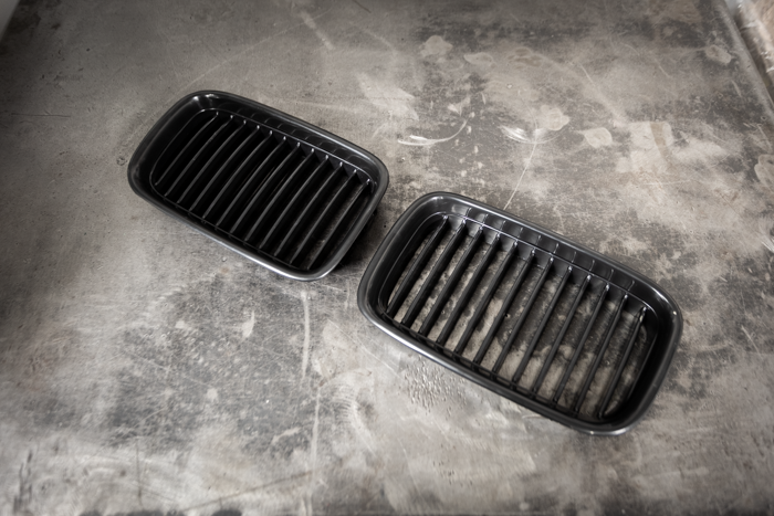 E36 (92-95) Matte Black Kidney Grille Set - 51138122237, 51138122238