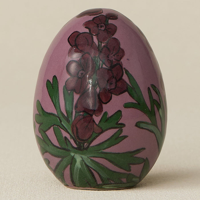 Close-up details of the ceramic handcrafted egg.