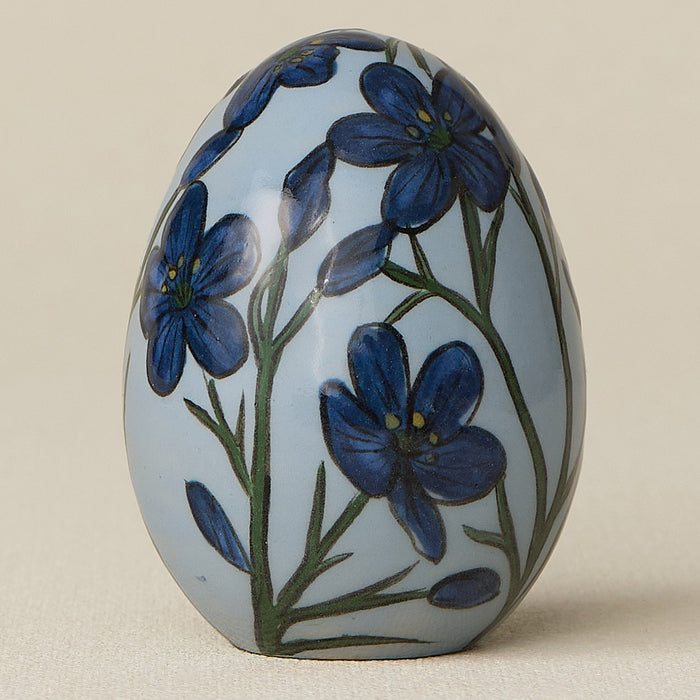 Close-up details of the ceramic handcrafted egg.