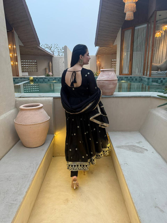 Elegant Black Ethnic Ensemble for All Occasions