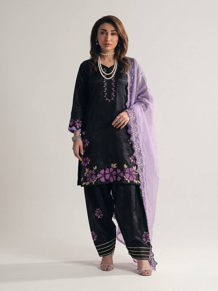 Elegant Floral Fusion A Timeless Ensemble