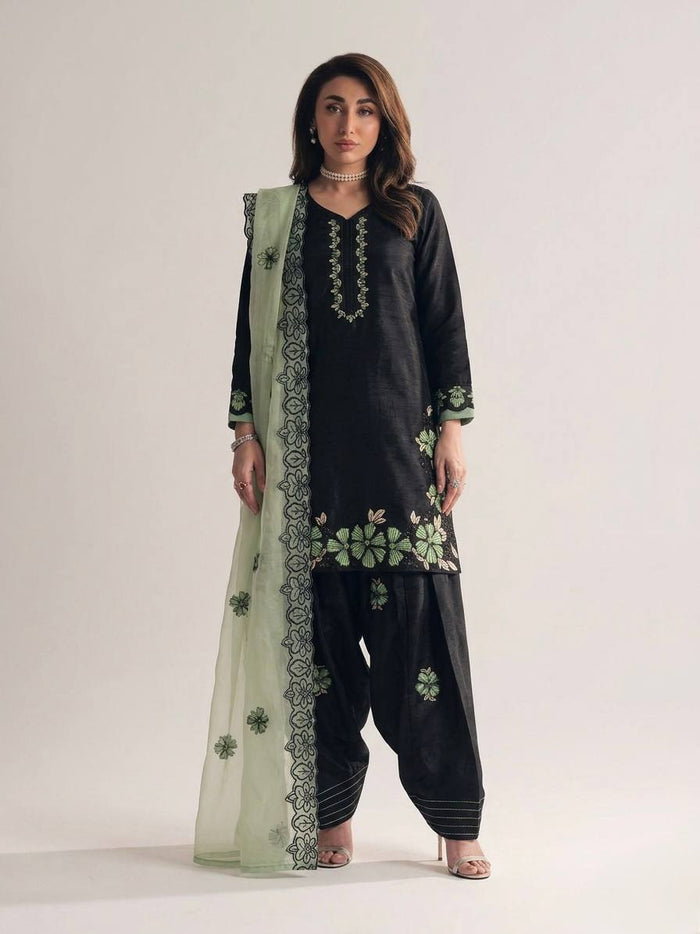 Elegant Floral Fusion A Timeless Ensemble