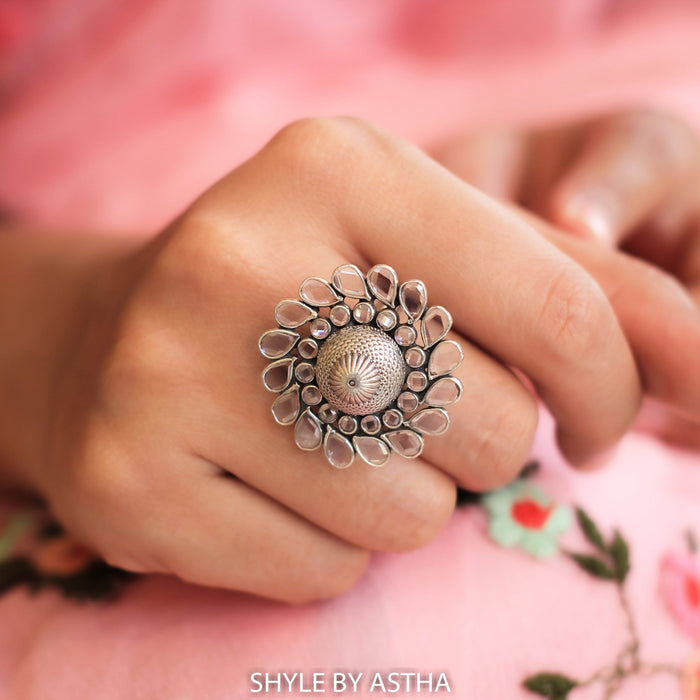 Essence Scintillating Concentric Ring