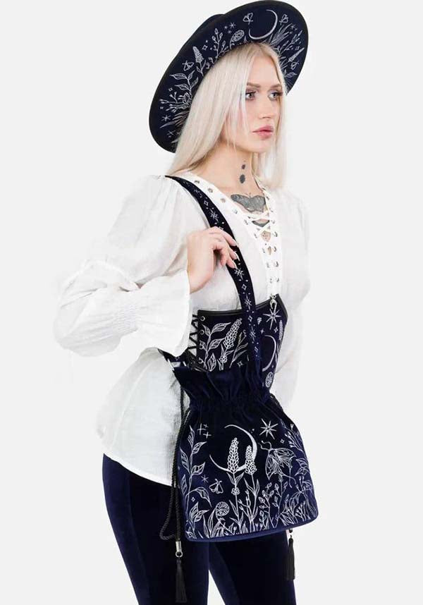 Restyle Lunar Eclipse - Lifestyle Shot