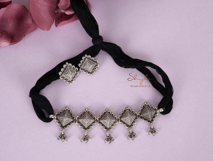 Mizoya Embossed Motif Ghughri Sequence Choker Set