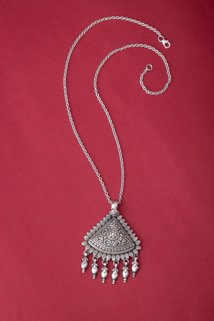 Mizoya Flora Detailed Leaf Drop Necklace