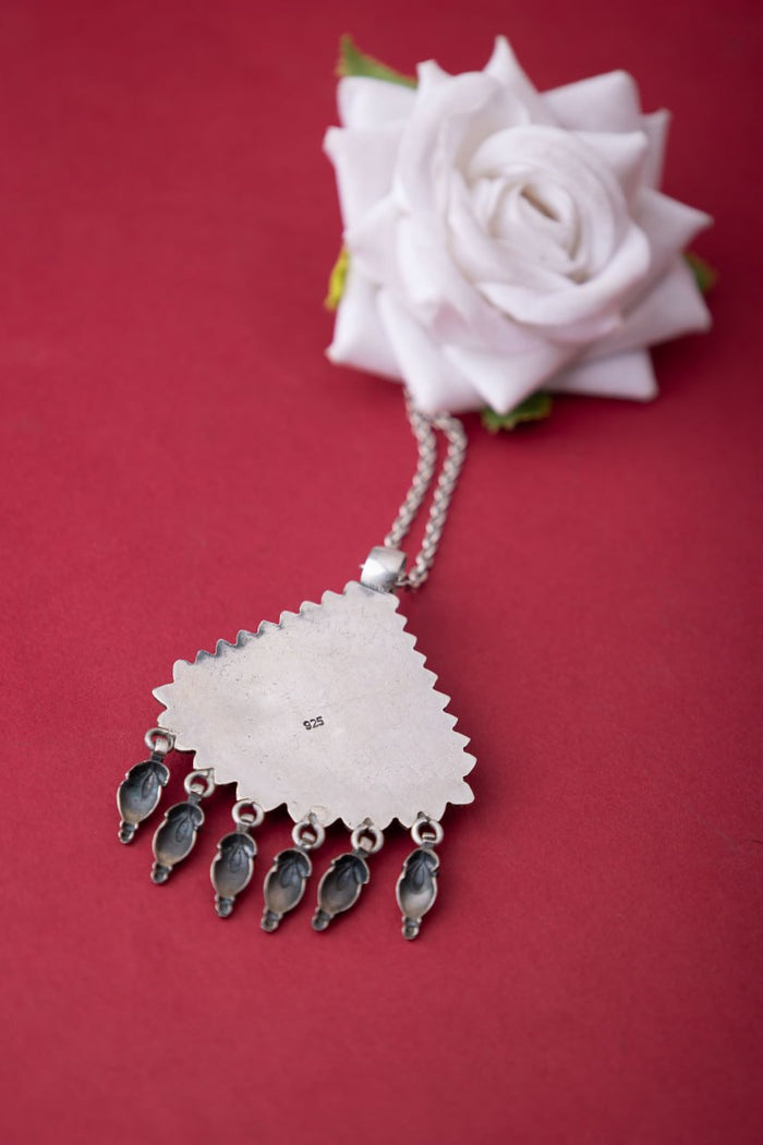 Mizoya Flora Detailed Leaf Drop Necklace