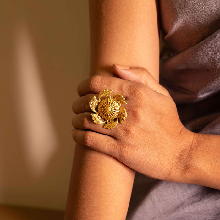 Mizoya Patti Border Classic Ring