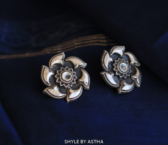 Moh Chakra studs