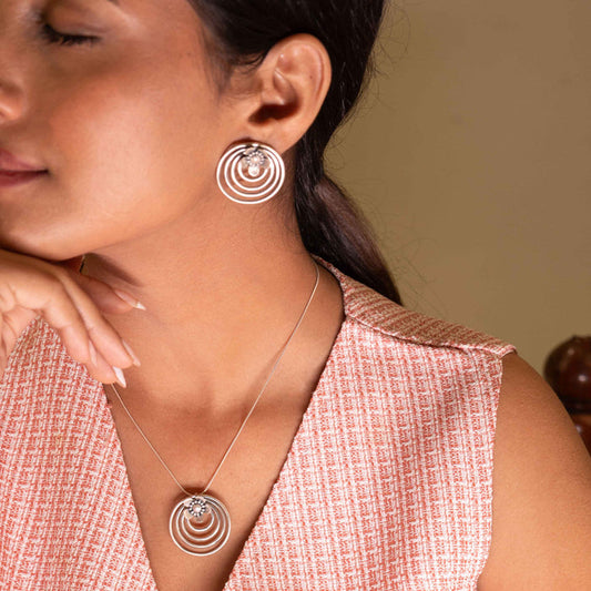 Moh Concentric Flower Embossed Necklace Set