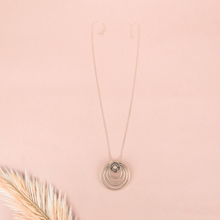Moh Concentric Flower Embossed Necklace Set
