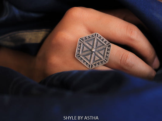 Moh Daana Art Hexagon Ring
