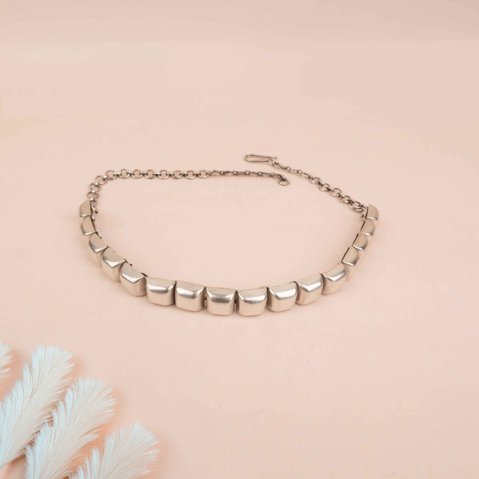 Moh Matte Tikdi Versatile Necklace