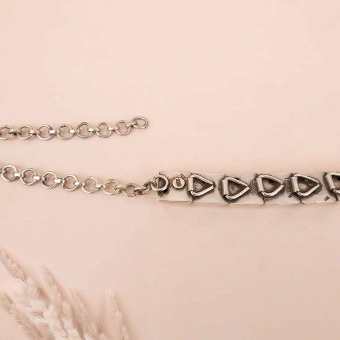 Moh Matte Tikdi Versatile Necklace