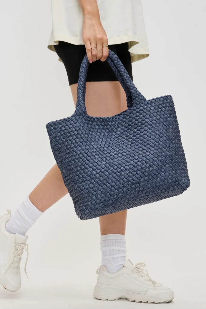 Sky's The Limit Medium Tote | Dark Denim