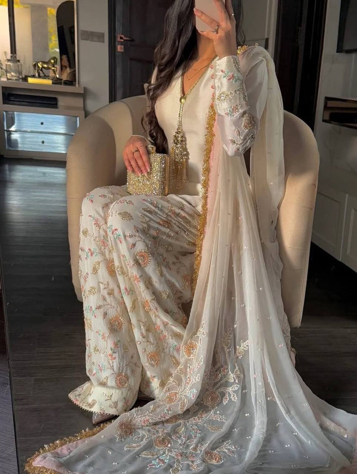 Sophisticated Style: Chic Traditional Outfit