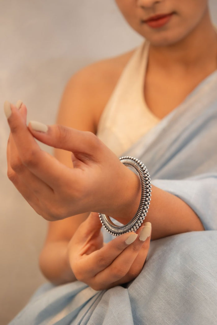 Tattva Ball Cluster Timeless Bangle